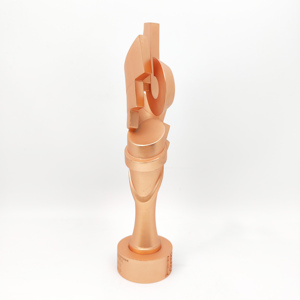 TikTok Follower Growth Award Escultura de flecha ascendente de oro y resina con grabado de conteo personalizado Trofeo de hito para contenido Creato - Product Image 5