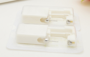 Kit de perçage corporel et auriculaire stérile jetable, sans allergène, avec machine de perçage auriculaire personnelle et clous d'oreille en acier inoxydable - Product Image 4