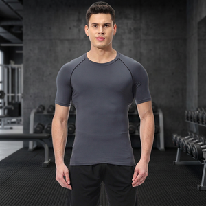 T-shirt sportif uni gris foncé pour homme, coupe ajustée, manches courtes, col rond, vente en gros, fournisseur de conception personnalisée avec impression de logo - Product Image 2