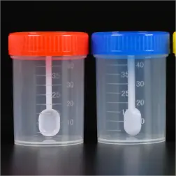 चम्मच के साथ व्यक्तिगत उपयोग प्लास्टिक मेडिकल कप स्टूल कंटेनर