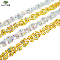 Nouveauté : Garniture en plastique à strass carrés à dos plat, motif feuilles florales dorées de luxe, chaîne de cristal populaire pour le bricolage