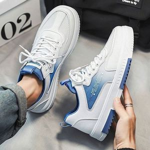 A Versatile <b>White</b> Sports Shoe Suitable for <b>Men</b>, Featuring a Breathable Mesh Upper Design and a Simple and Casual Student Style. - Product Image 2