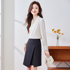 Blus kerah warna polos wanita, kemeja kemeja putih lengan panjang leher-v untuk perempuan - Product Image 5