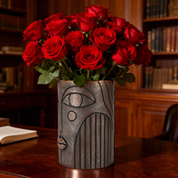 Vase cylindrique en résine artisanale motif visage abstrait, finition bronze texturé, pour fleurs, décoration de table, maison, salon, ornement artistique