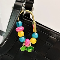 Trendy handgemaakte acryl kralen tasbedel 2026, gepersonaliseerde U-vormige karabijnhaak tas hanger accessoire, schattige fruit tasbedels