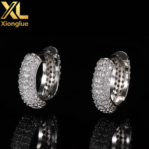 Pendientes de Aro Huggie de Oro Laminado en 18k con Circonitas Cúbicas Pavé, Joyería Hip Hop, Regalo de Boda y Compromiso de Moda para Mujer - Product Image 2