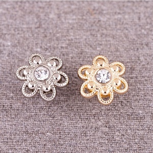 Tùy Chỉnh Sáng Bóng Rhinestone Đinh Tán Cho Quần Áo Nhà Máy Trực Tiếp Tùy Chỉnh OEM Phụ Kiện May Mặc Với Tùy Chỉnh Đinh Tán - Product Image 1