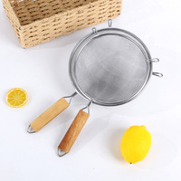 Écumoire en acier inoxydable avec manche en bois, double poignée et crochet unique ; Écumoire à fond profond pour usage domestique ; Passoire à nouilles et à sauce soja