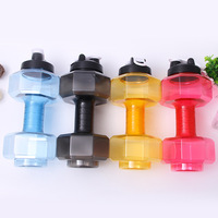 2024 best-sellers produit créatif avec logo personnalisé 2.2L grande bouteille d'eau en plastique PET en forme d'haltère Sport Shaker