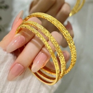 สินค้าไลฟ์สด: กำไลข้อมือแบบเปิดสามด้านสำหรับผู้หญิง พร้อมประกายสีทองและพื้นผิวสีทองวิบวับแบบเย็นตา - Product Image 1