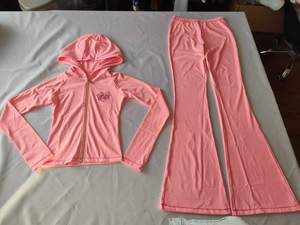 Ensembles de survêtements 2026 personnalisés avec logo Y2K, ensembles capri, hauts licou, vêtements de détente pour femmes, ensembles 2 pièces avec pantalons capri et leggings pour femmes - Product Image 4