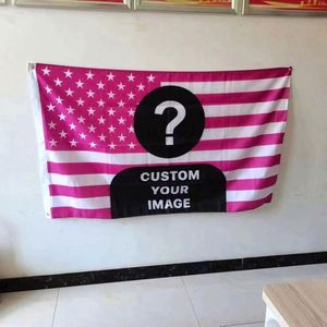Décoration de chambre personnalisée, tapisserie de drapeau imprimée numériquement en polyester rose sur mesure avec photo et texte, style américain - Product Image 2
