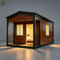 Maison préfabriquée modulaire résistante aux intempéries avec toit en pente, véranda et design respirant pour villa, bureau à domicile