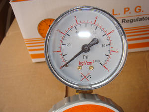 Pirinç LPG Propan Regülatörü Tek Kademeli Endüstriyel Kesme Kullanımı 15KG/CM2 Maksimum Giriş Basıncı 4KG/CM2 Çıkış Basıncı Turuncu Renk - Product Image 4