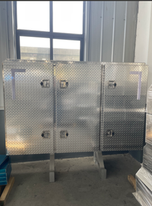 3 도어 폐쇄 형 칸이있는 머리 랙 - Product Image 3