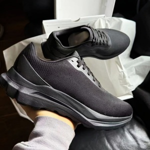 Chaussures de sport de luxe pour hommes et femmes, de haute qualité, respirantes, en mesh, chaussures décontractées pour hommes et femmes, style running et marche. - Product Image 2