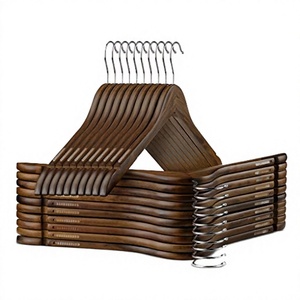 Cintres en bois de luxe personnalisables avec logo pour hôtels, vente en gros de cintres pour vestes, manteaux, chemises et costumes - Product Image 3