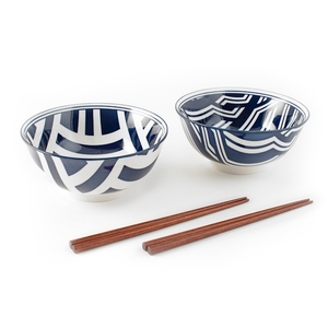 Set di 6 ciotole per sushi in porcellana con decorazione Tsubaki e bacchette - Product Image 1