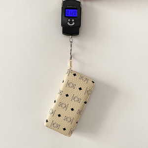 Cartera Larga de Diseño Europeo Americano para Mujer, con Estampado de Oso, Cierre de Cremallera Único, Múltiples Ranuras para Tarjetas, Portátil, de Viaje, a la Moda - Product Image 4