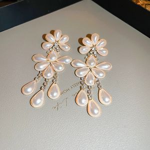 <span class=keywords><strong>Xina</strong></span>-pendientes colgantes de flores y perlas para mujer, de estilo coreano, con diamantes de imitación, joyería - Product Image 2