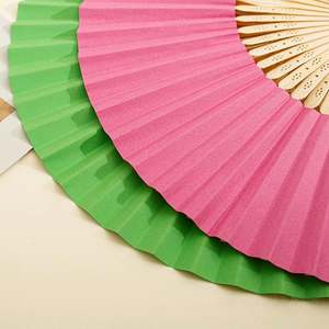 Abanicos de mano coloridos de bambú Natural tallado personalizado con logotipo privado Abanico de Clack con impresión de dos lados 23 cm Promociones Regalo Abanicos de mano - Product Image 4