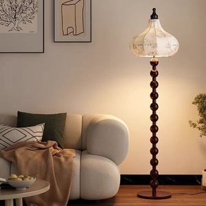 Lampes sur pied de style médiéval français dans le salon, nouvelle chambre à coucher de style chinois, ambiance haut de gamme et luxe léger, châtaigne - Product Image 1