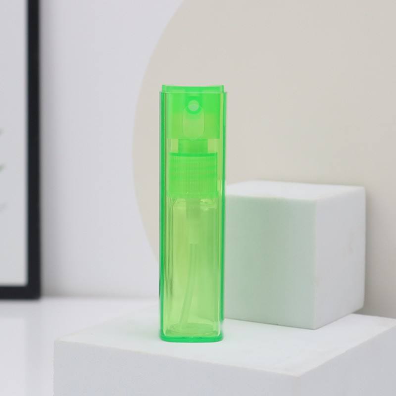 สีเขียวโปร่งแสง