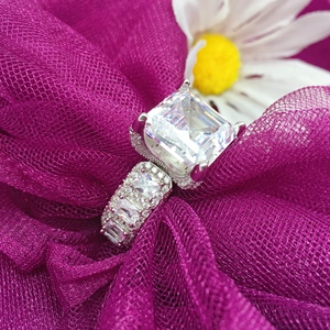 Smaragdschliff Moissanit-Ring 18K Vergoldet Luxuriöser S925 Halo Vollbesetzter Ring Tiefviolettes Samt-Brautschmuck Hochzeit Verlobung - Product Image 6