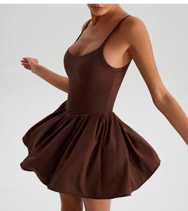 Abbigliamento da Tennis GH Fashion per Donne, Senza Maniche, Collo Quadrato, Effetto Nudo, con Pantaloncini Integrati in Spandex e Nylon - Product Image 4