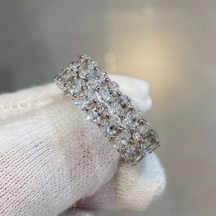 โอวัลสีขาว 18K