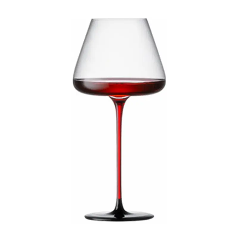 Verre à vin en cristal transparent de haute qualité fait à la main avec fond noir et poignée rouge pour restaurant de fête de mariage