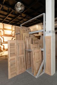 Volets en bois style ferme, porte de grange, décoration murale intérieure, bois rustique récupéré, volet traditionnel de style campagnard, construction en bois - Product Image 6