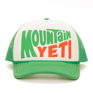 Gorras Trucker Personalizadas de Espuma de 5 Paneles con Logotipo Impreso en Verde y Malla Trasera - Product Image 2