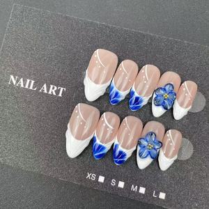 <span class=keywords><strong>Uñas</strong></span> Postizas Hechas a Mano de Alta Calidad al por Mayor, Forma de Almendra, Estilo Francés Blanco y <span class=keywords><strong>Azul</strong></span> con Tallado 3D, Reutilizables - Product Image 2
