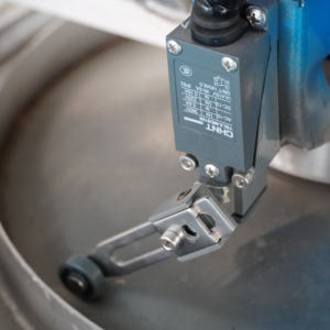 Machine de déshydratation hydraulique industrielle pour cornichons - Presse-légumes automatique à décharge supérieure pour la transformation du choucroute - Product Image 3