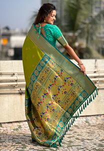 Mehendi verde Yeola Paithani seda sari con Zari tejido Nath motivos y contraste Pallu para un rico aspecto tradicional - Product Image 4
