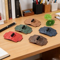 Marque-page magnétique en cuir PU OEM ODM avec porte-stylo, clip cousu à la main pour carnets, fournitures de bureau, cadeaux promotionnels