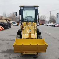 Mini-chargeuse sur pneus CE EPA 0,8 tonne ZL915 4x4 40KW Huadong avec cabine fermée Euro 5, chargeuse frontale compacte pour travaux agricoles et de construction