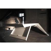Échantillon gratuit bureau d'étude en pierre blanche installé au mur table de bureau moderne industrielle