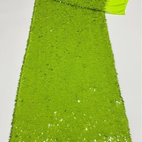 Tissu en maille à paillettes vertes très résistant avec strass pour costumes de scène et robes de mariée