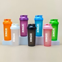 Bouteilles de shaker de protéines pour le sport, la course à pied et la remise en forme avec logo personnalisé, shaker portable de 20 oz, gobelet à shaker pour poudre de protéines, mélangeur d'eau