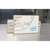 SSD PCIe 4.0 D7-P5520 Berkinerja Tinggi 7.68TB, Dibuat untuk Daya Tahan Standar dan Beban Kerja yang Intensif Membaca