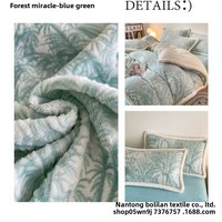 Literie moderne double face en velours de lait Ensemble de quatre pièces Motif solide Doublure en polaire chaude Housse de couette sculptée en polyester pour la maison