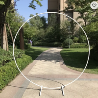 Nouvelles décorations de mariage : Arche circulaire en fer à poteau unique, porte florale circulaire pour décoration de mariage en extérieur sur pelouse