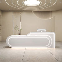 Bureau de réception moderne incurvé à cannelures blanches pour Spa Hôtel Hôpital Logistique Bureau Style futuriste en bois