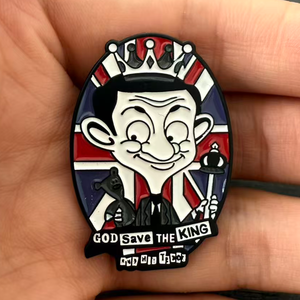 Al por mayor: Pines de metal con figuras, Pines de esmalte divertidos del comediante británico Bean, Accesorios de insignias de pines novedosos y bonitos para combinar, en stock - Product Image 1