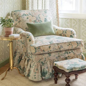 Fauteuil vintage français à motifs floraux, en bois massif, avec tissu rétro, pour salon, chambre ou décoration de villa - Product Image 2