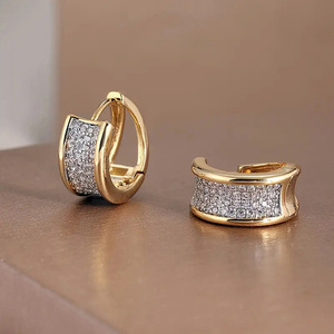 Pendientes simples con diseño de aro geométrico unisex, accesorios para las orejas de uso diario - Product Image 3