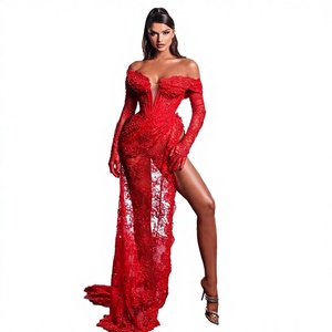 Robe de mariée sirène élégante Sharon Said SF257 rouge Dubaï, sans bretelles, en dentelle, longueur ras du sol, avec gants pour femme - Product Image 3