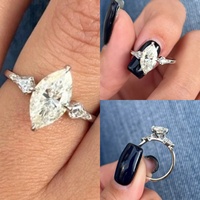 Anillo de Compromiso con Diamante Cultivado en Laboratorio con Certificación IGI, Corte Marquesa de 0.5-3CT, Tres Piedras, Piedras Laterales en Forma de Pera, Oro Sólido de 18K Personalizado